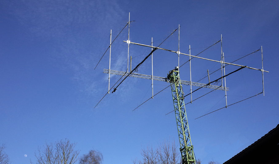 EME Antenne bestehend aus 8x14 Elementen mit 26dBi